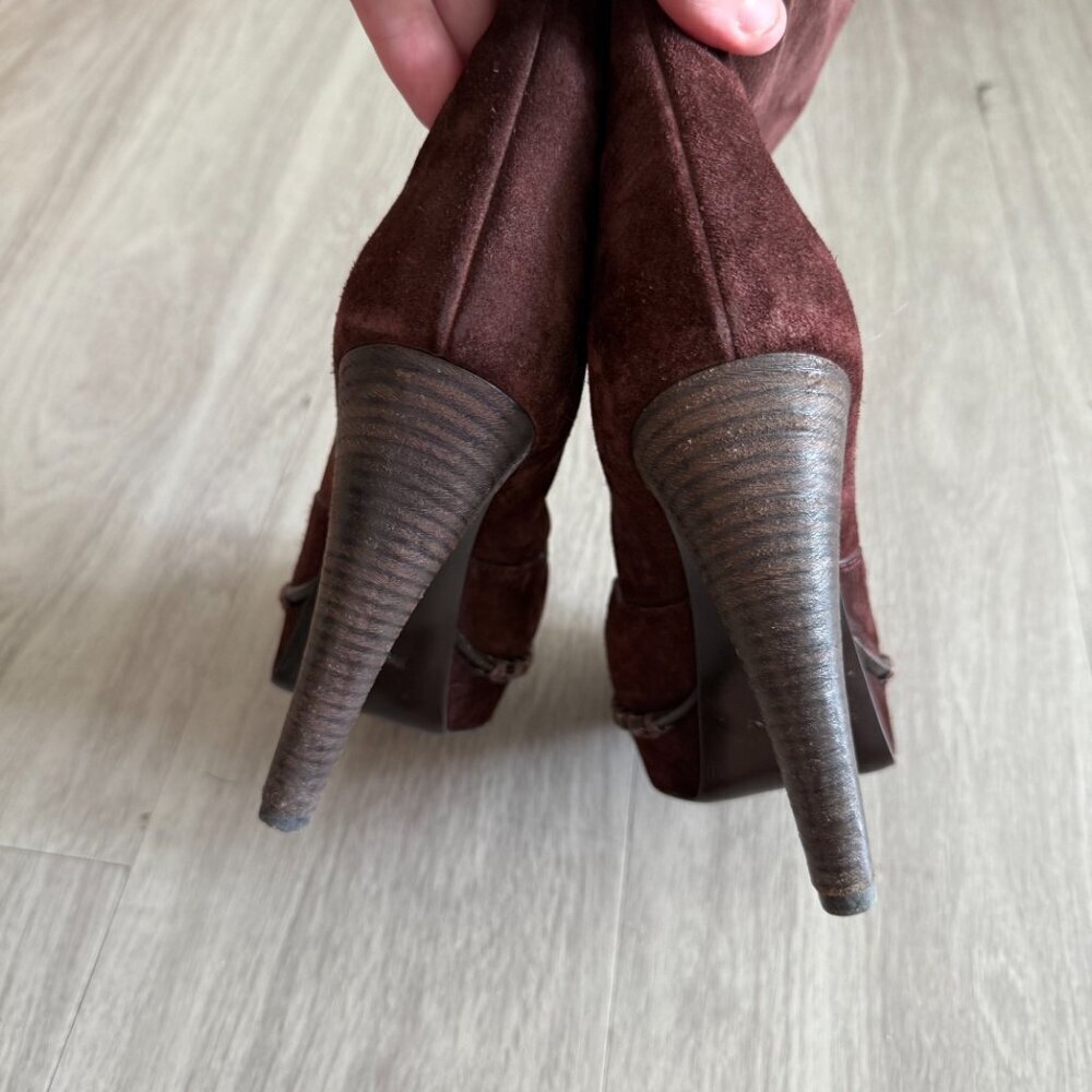Yves Saint Laurent YSL Brown Suede Platform Boots
Size: 37.5 - Picture 2 of 7